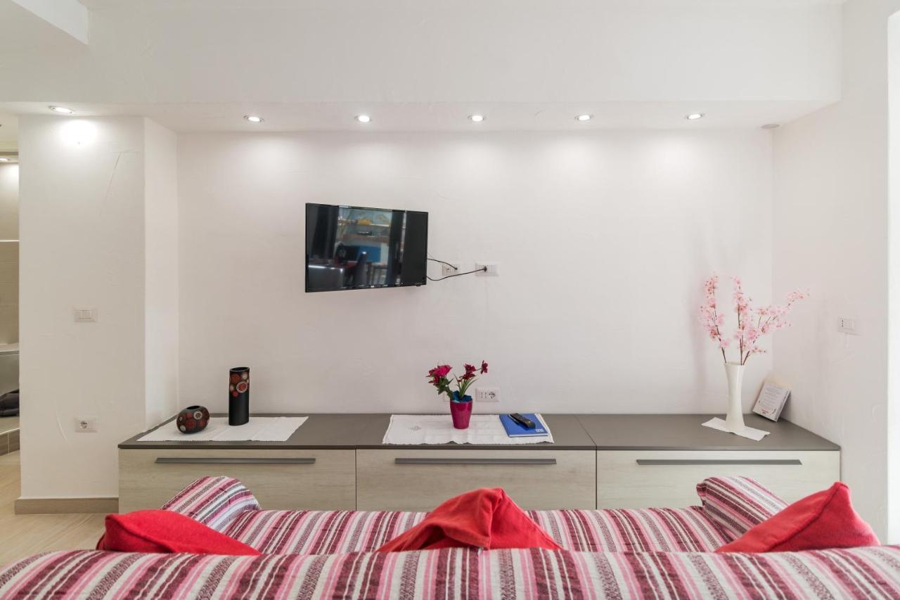 Purple Flower Suite Apartment Cala Gonone Exterior photo